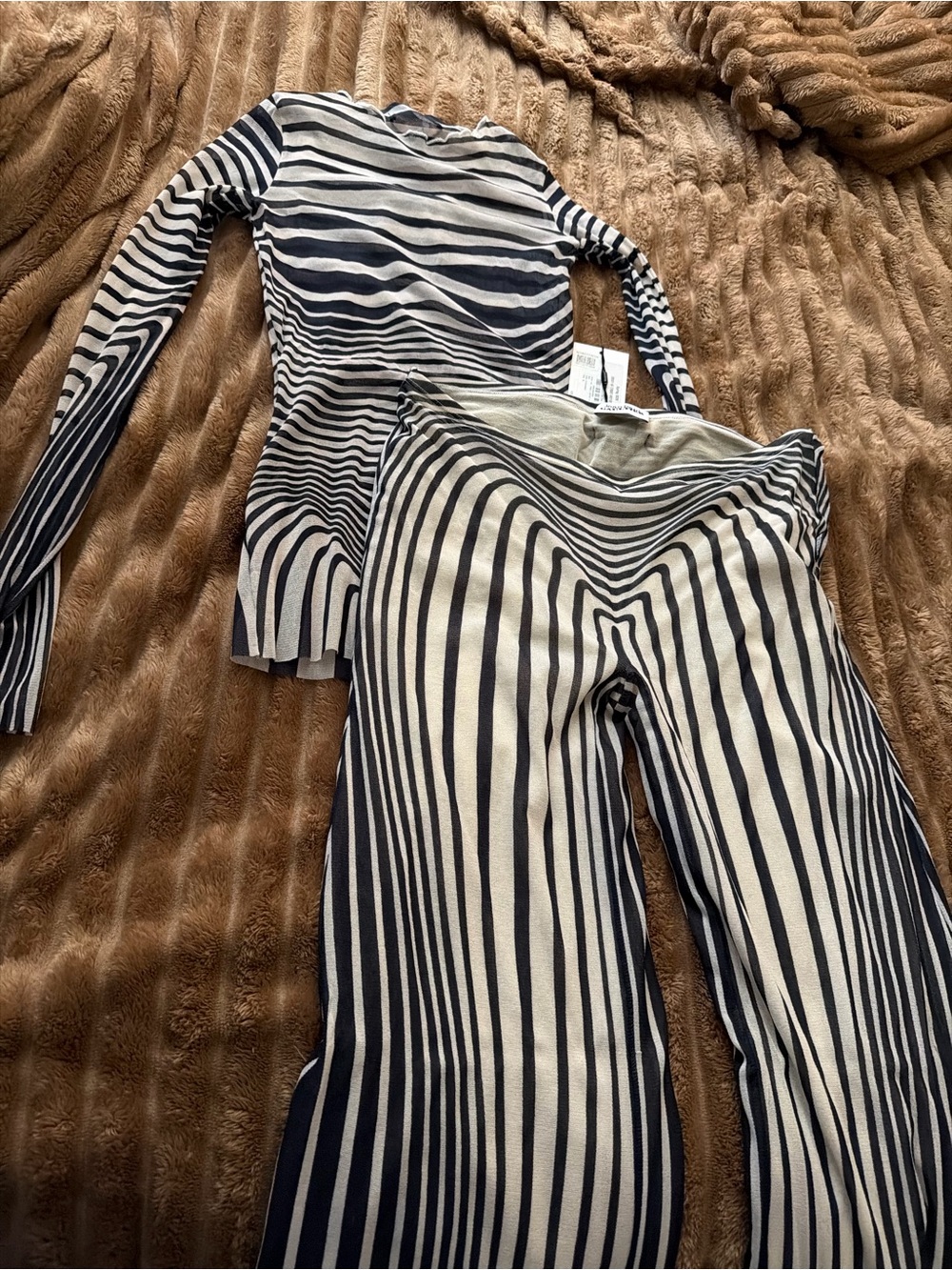 Jean Paul long-sleeve morphing-stripes top & bottom - Picture 3 of 3